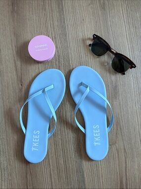 Tkees powder blue size 7
